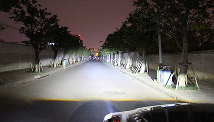 成都天一車(chē)燈改裝米石LED雙光透鏡遠(yuǎn)光實(shí)拍