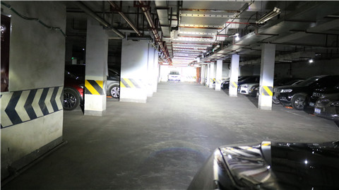 jeep大指揮官車燈改裝激光大燈后遠(yuǎn)光效果展示